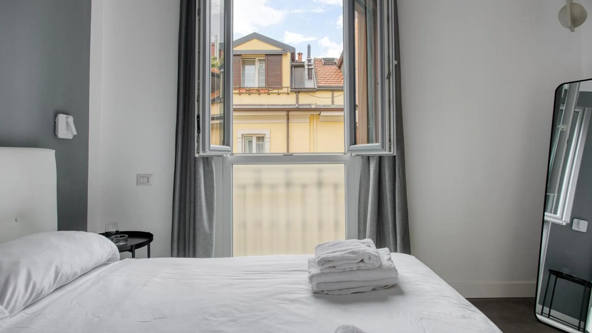 15Min To Duomo, Modern 1 Bedrm Flat Ac, 5G Wifi Lejlighed Milano 0*,  Italien